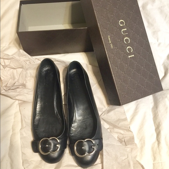 Gucci Shoes - 🎉😍Auth Gucci flats with silver interlocking GG🔥